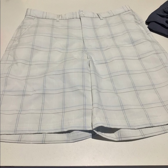 Mens Kirkland shorts, size 34 - Picture 6 of 8